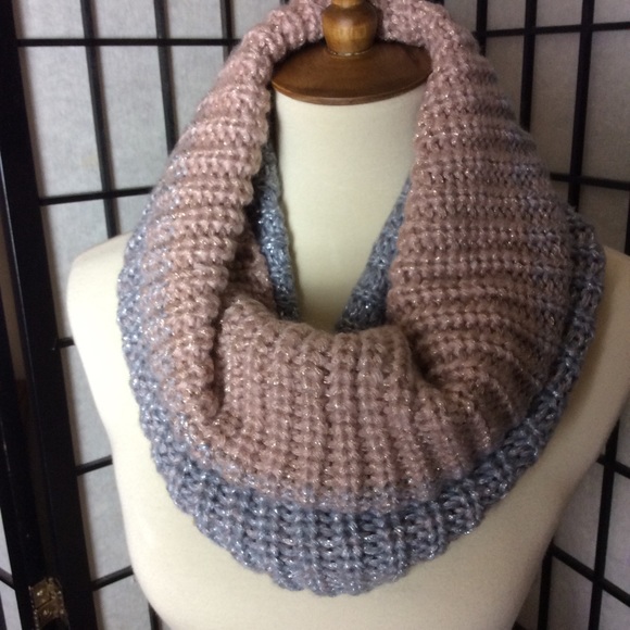 Steve Madden Gray & Pink Infinity Scarf! - Picture 2 of 5